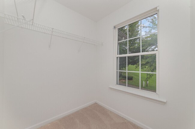 Building Photo - SPECIAL! $250 OFF ON THE 2ND MONTH OF RENT...