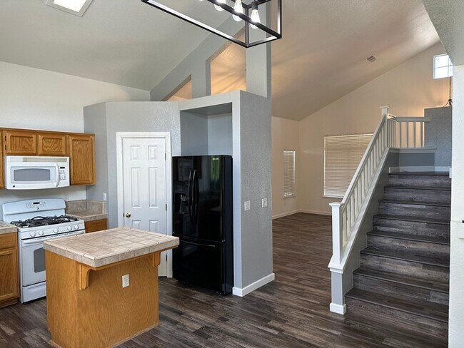 Building Photo - Stockton 3 Bedroom 2.5 Bedroom Weston Ranc...