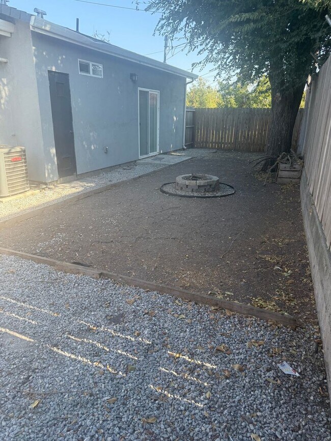 Foto del edificio - Charming 3BR House in Stockton