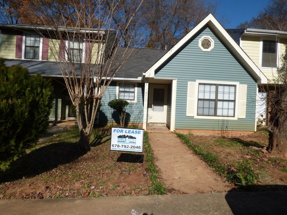 Primary Photo - 711 Oak Drive Hapeville - Available NOW