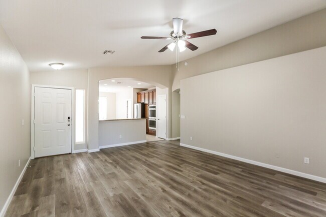 Foto del edificio - 5752 E Garnet Ave