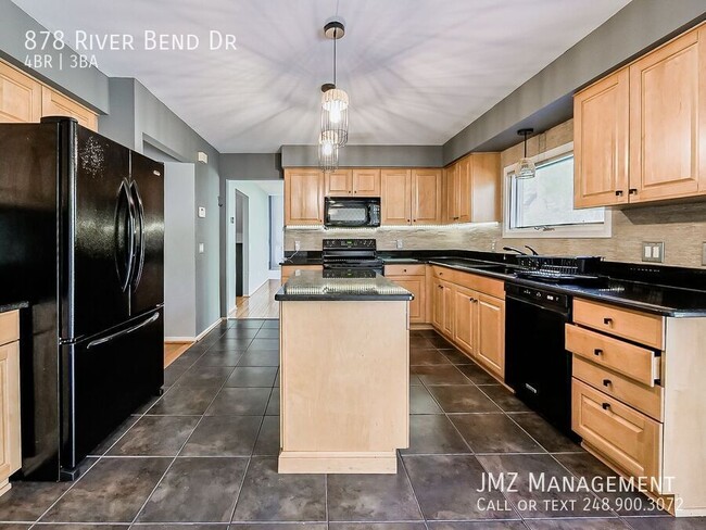 Foto del edificio - 878 River Bend Dr