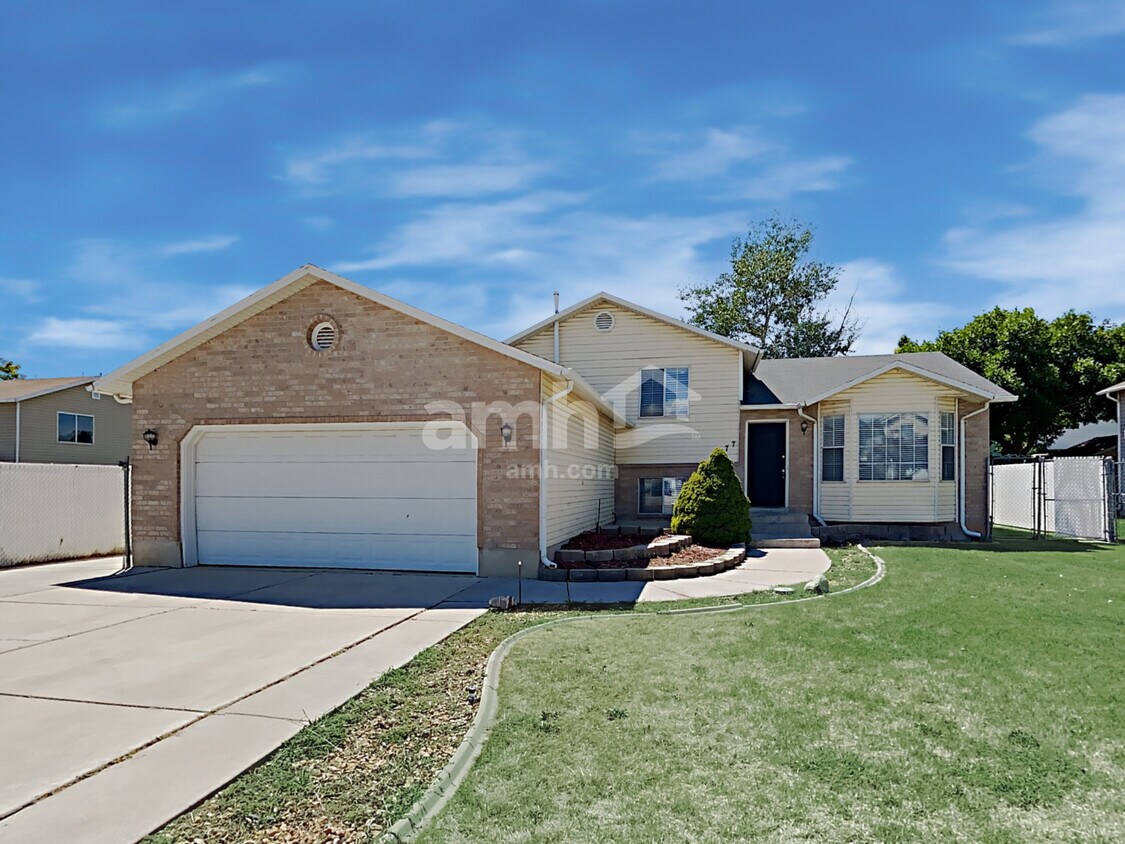 Primary Photo - 4877 S 4075 W