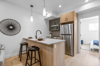 Building Photo - 9811-9153 153 St NW