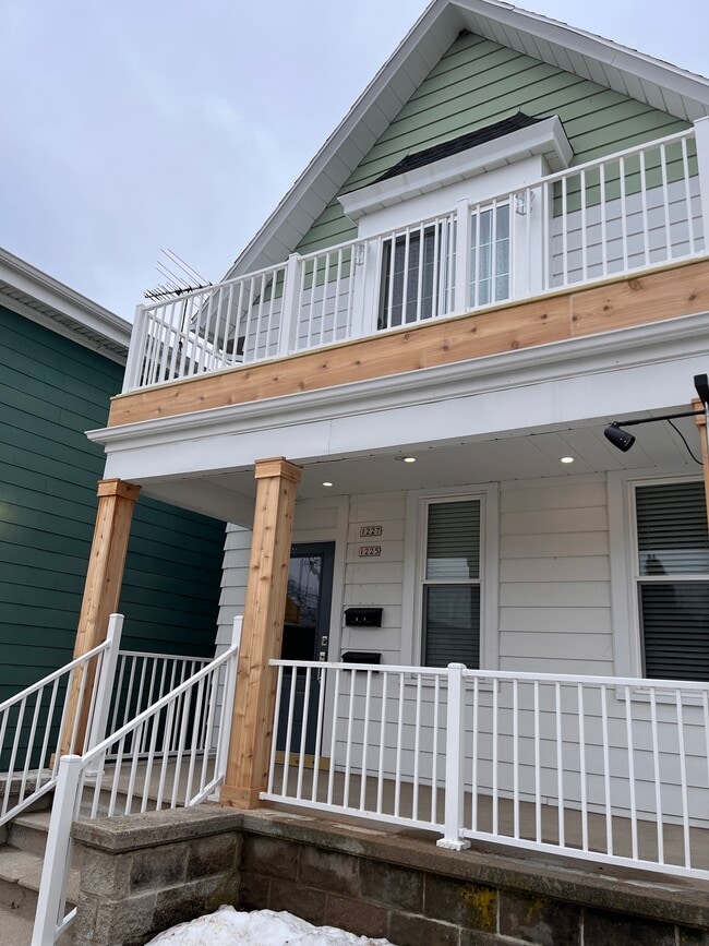 2nd Floor Apartment - 1227 12th Ave