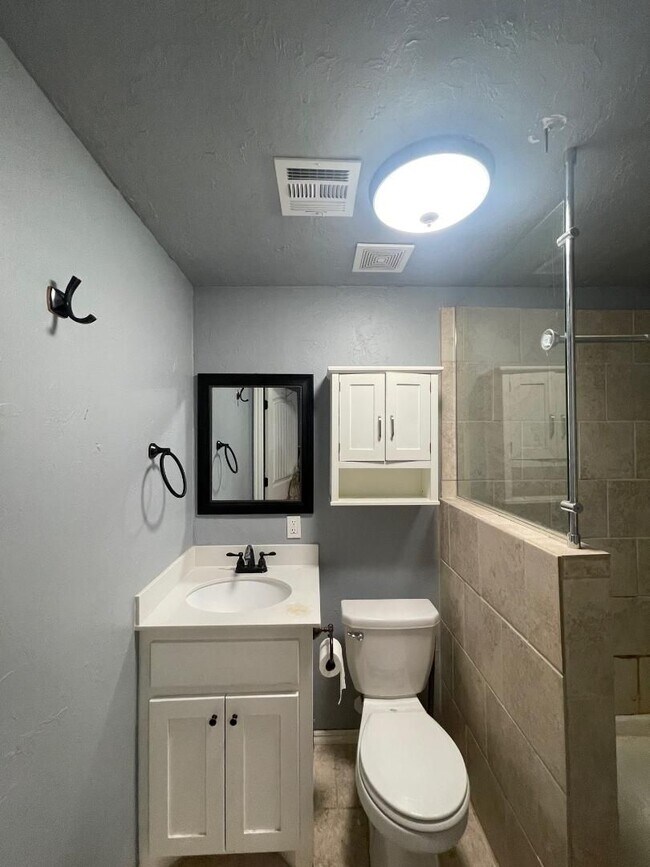 Foto del edificio - Adorable 4 Bedroom Home For Lease
