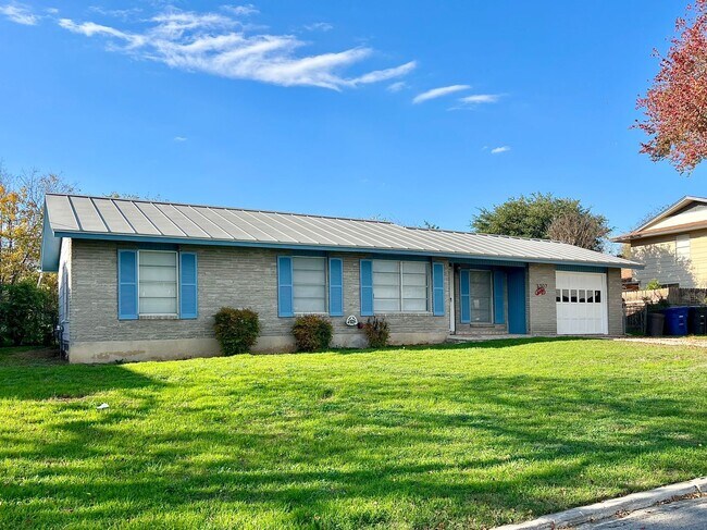Building Photo - **$1495/month***