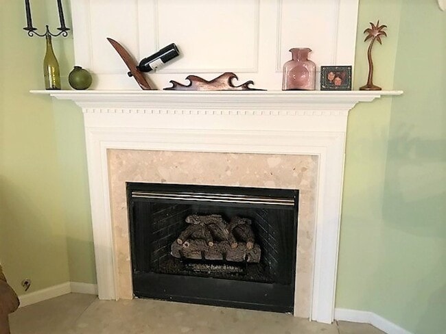 Foto del edificio - Beautiful Top Floor 2 Level 2 Bed 2.5 Bath Condo In Sought After Kingsgate Community