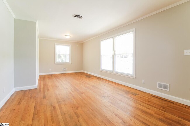 Foto del edificio - 1119 E Lee Rd