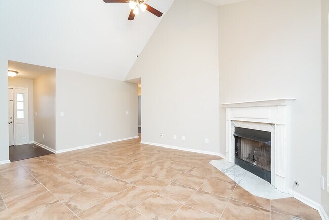 Building Photo - 649 Kingsway Dr