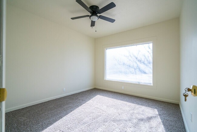 Foto del edificio - Spacious & Updated 5 Bed Home in Prime Ogden Location