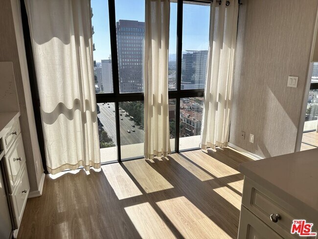 Foto del edificio - 10790 Wilshire Blvd