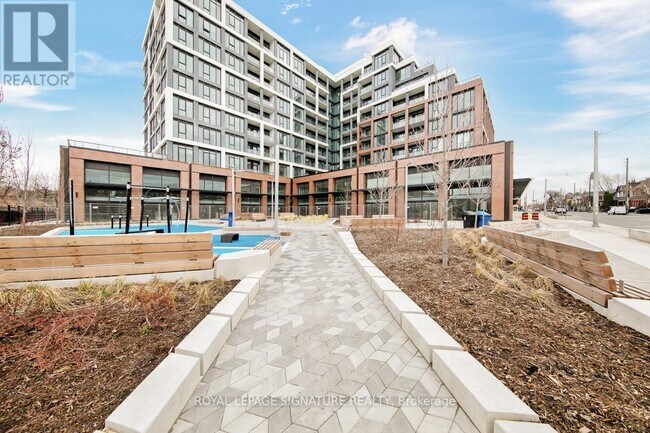 Photo du bâtiment - 858 Dupont St