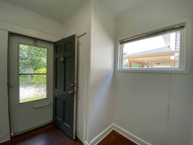 Foto del edificio - 609 E University St