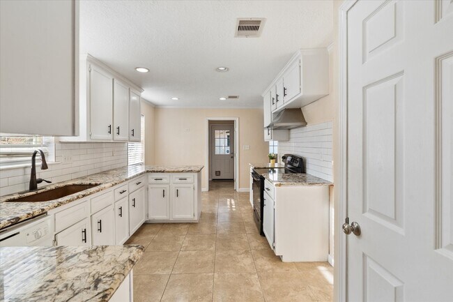 Foto del edificio - 16930 Stardale Ln