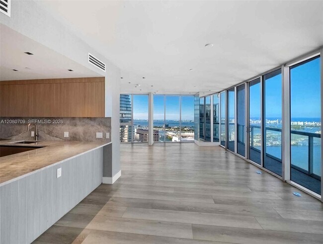 Foto del edificio - 465 Brickell Ave