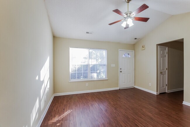 Foto del edificio - 6417 Rockwell Blvd