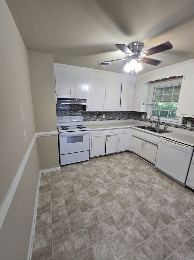 Foto del edificio - 3 bedroom in Hopewell