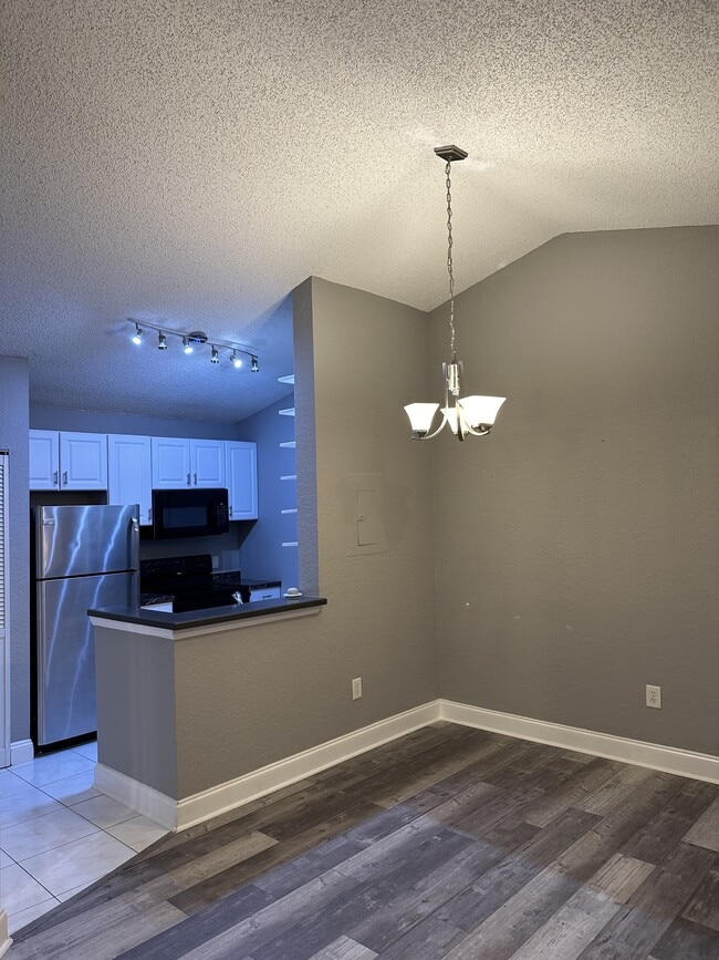 Building Photo - 2871 N Oakland Forest Dr