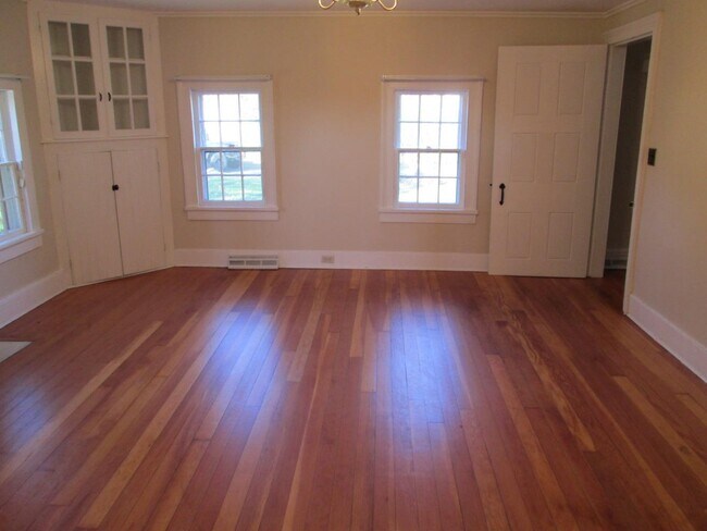 Foto del edificio - 805 Farmers Mills Rd