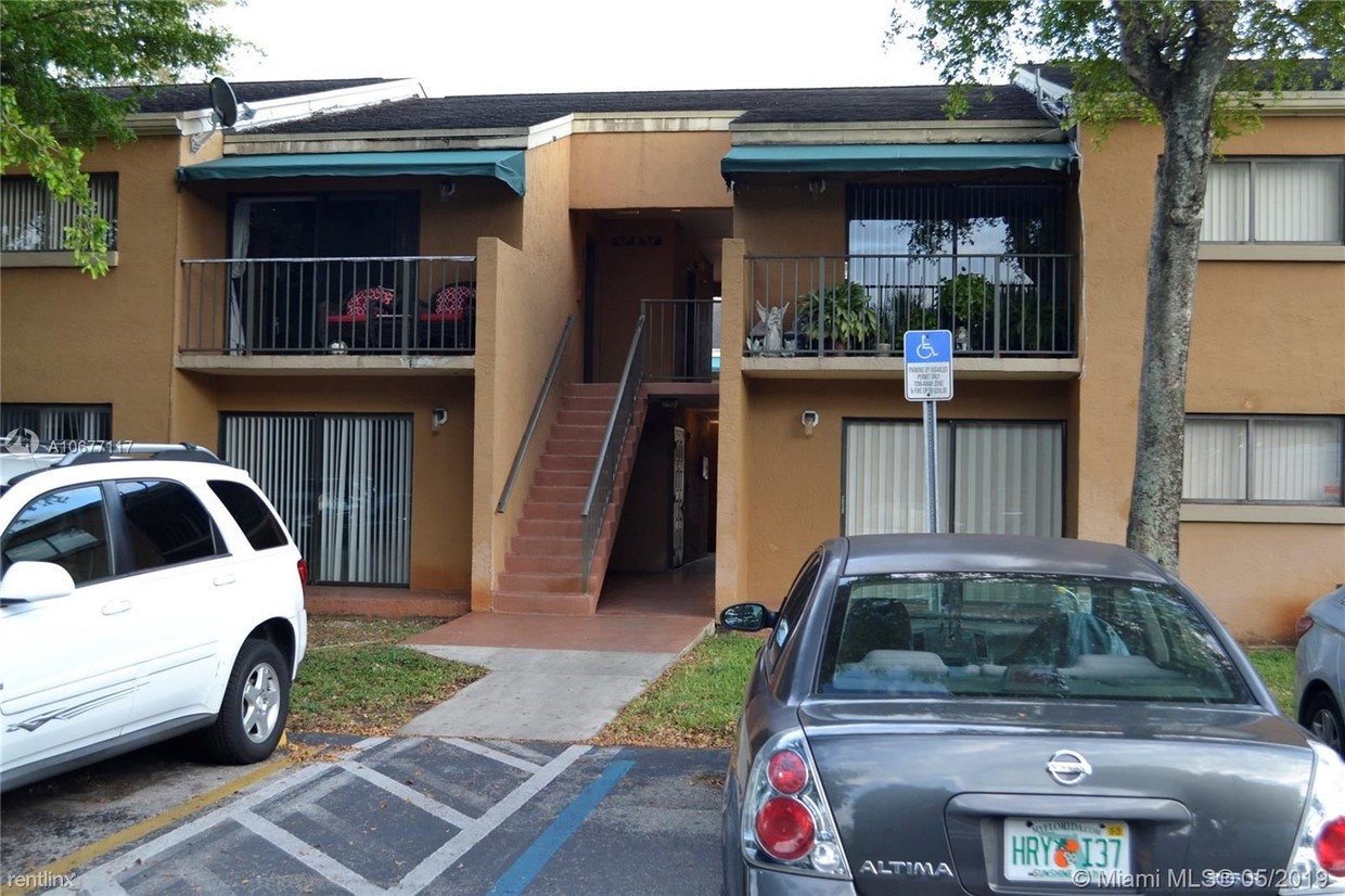 3 br, 2 bath - 7429 SW 152nd Ave - 3 br, 2 bath  - 7429 SW 152nd Ave