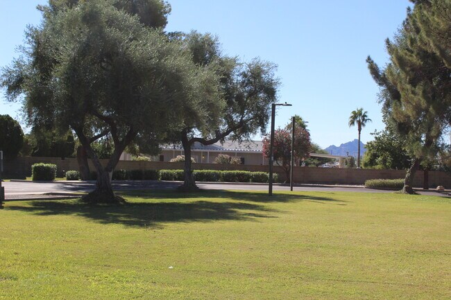 Building Photo - 3301 E Kelton Ln