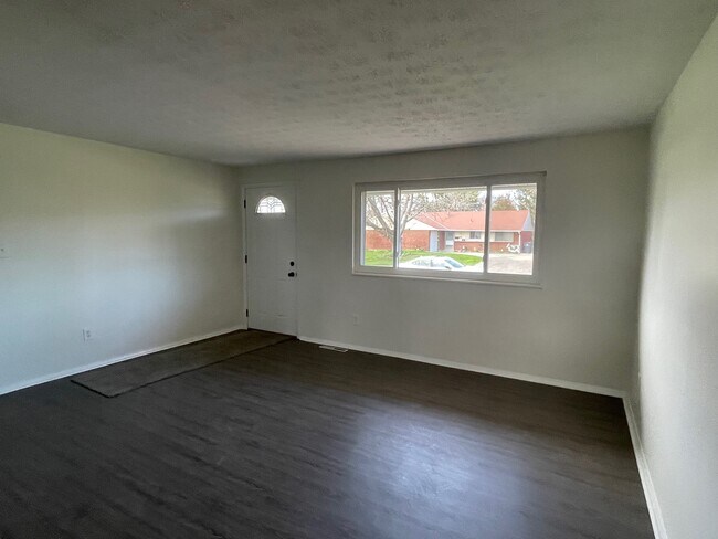 Building Photo - 1788 Kaiser Dr
