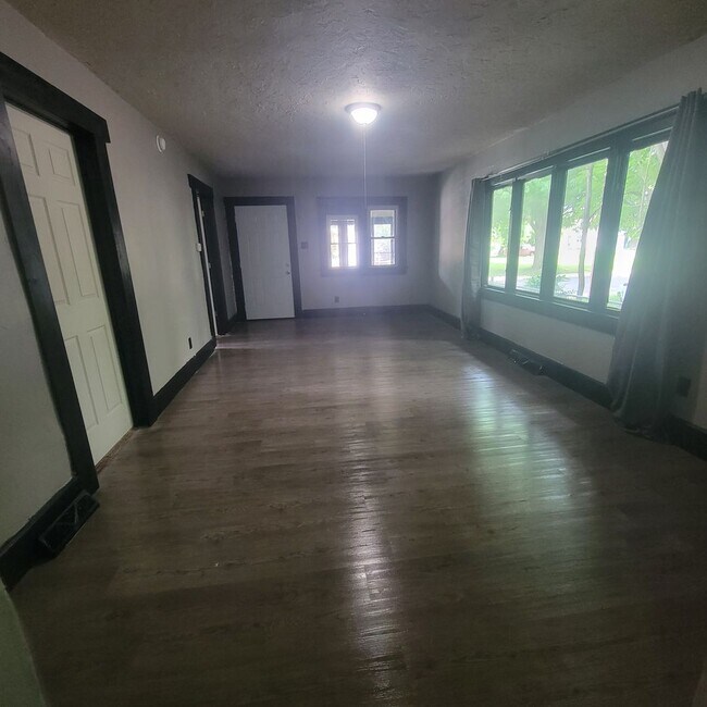 Foto del edificio - 1123 Louise St