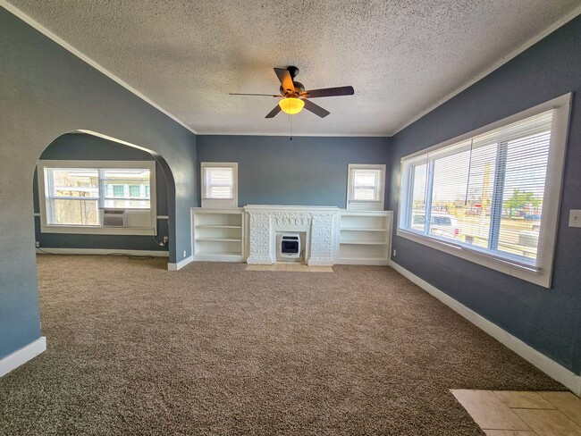 Building Photo - 3 or 4 bedroom in Shawnee