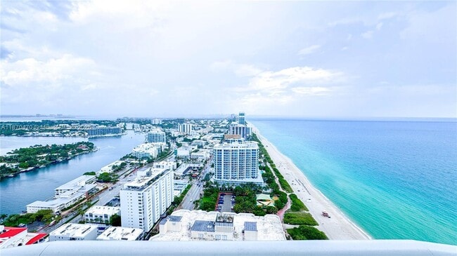Foto del edificio - 6365 Collins Ave