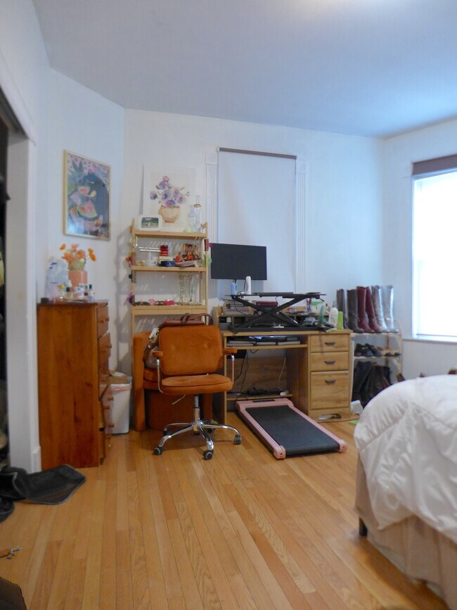 Building Photo - 17 Eldora St