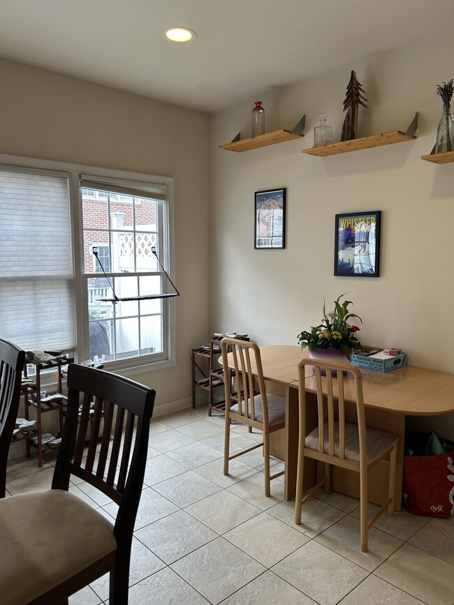 Foto del edificio - 8509 Cameron St