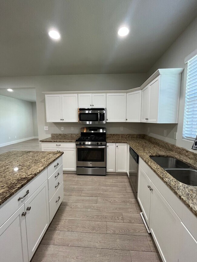 Foto del edificio - Spacious 3 Bed, 2.5 Bath Townhome in Pleasant Grove