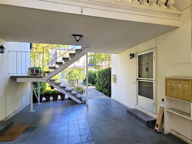 Foto del edificio - Spacious Condo in Menlo Park available now!