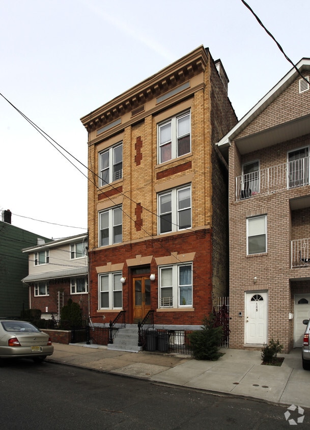 Primary Photo - 150 St Pauls Ave