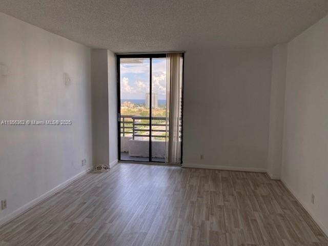 Foto del edificio - 3300 NE 191st St