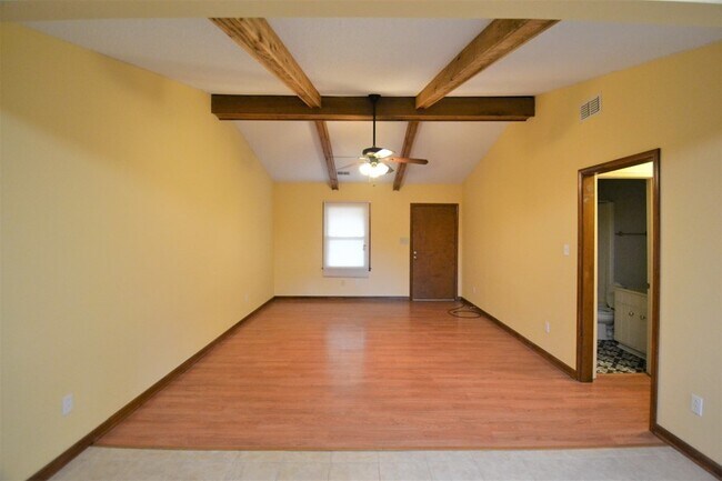 Building Photo - Cotswold Duplex