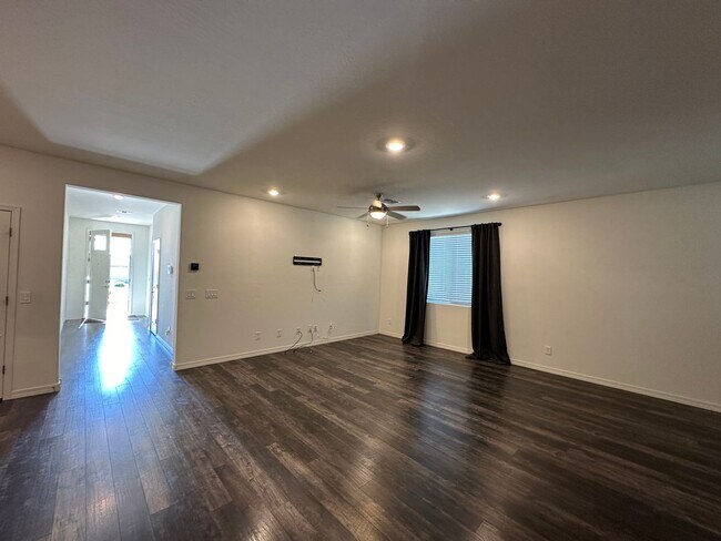 Foto del edificio - 3 BEDROOM HOME IN DESERT OASIS IN SURPRISE