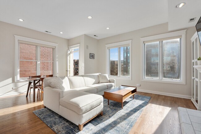 Foto del edificio - 1136 W Fullerton Ave