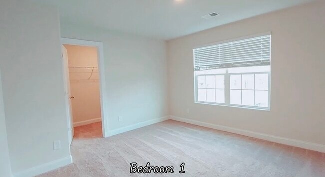 Foto del edificio - 654 Southwick Pl