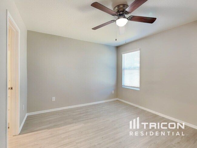 Foto del edificio - 10247 Devon Wheel St