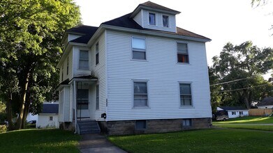 Building Photo - 203 Wilson St