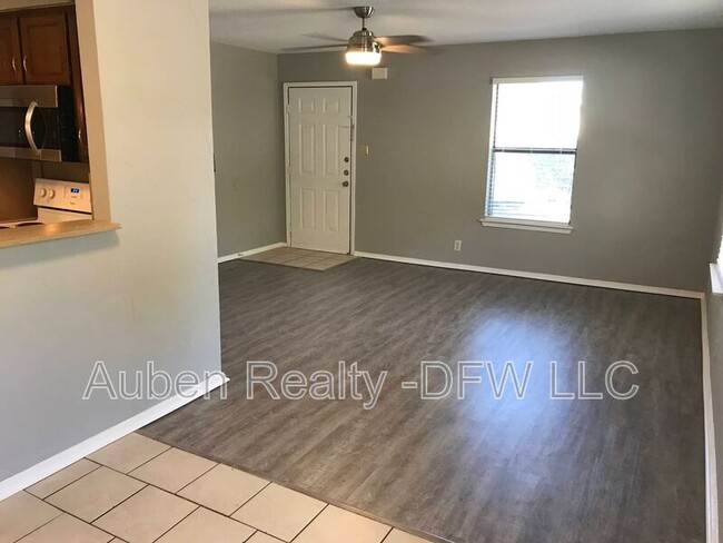 Building Photo - 118 Maple St