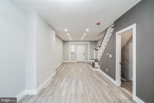 Building Photo - 4834 N Hutchinson St