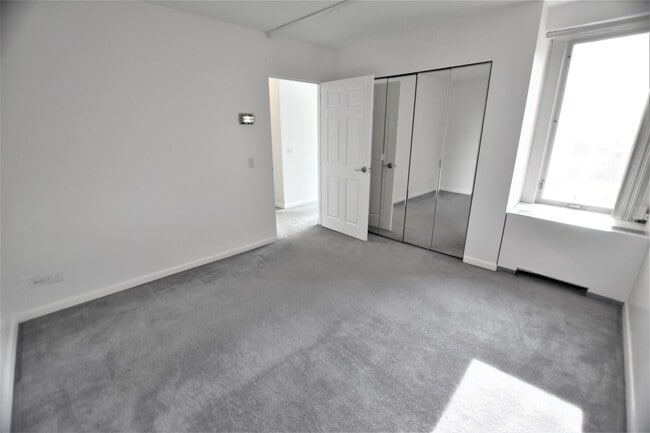 Bedroom - 555 E William St