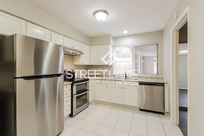 Building Photo - REDUCED!