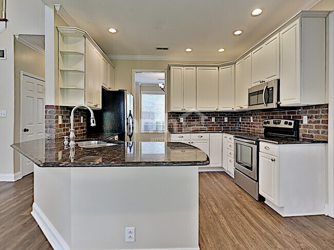 Foto del edificio - 830 Tully Rd