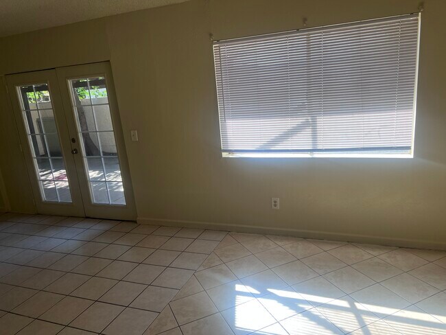 Foto del edificio - 3841 W Mitchell Dr