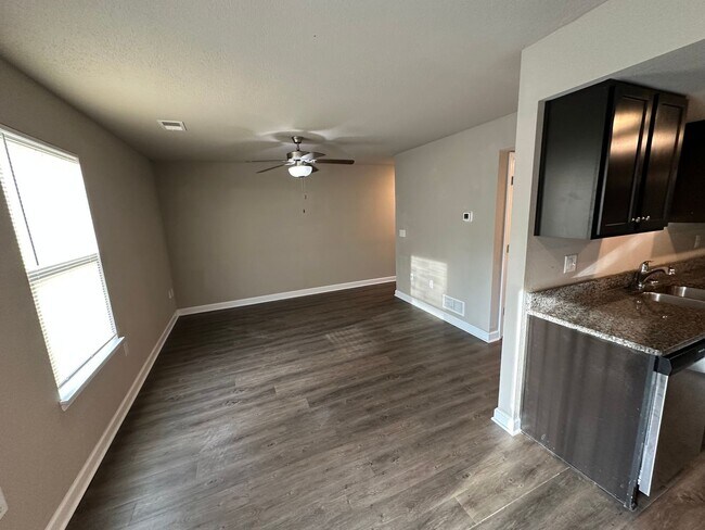 Foto del edificio - 3 Bed Townhome in Grain Valley