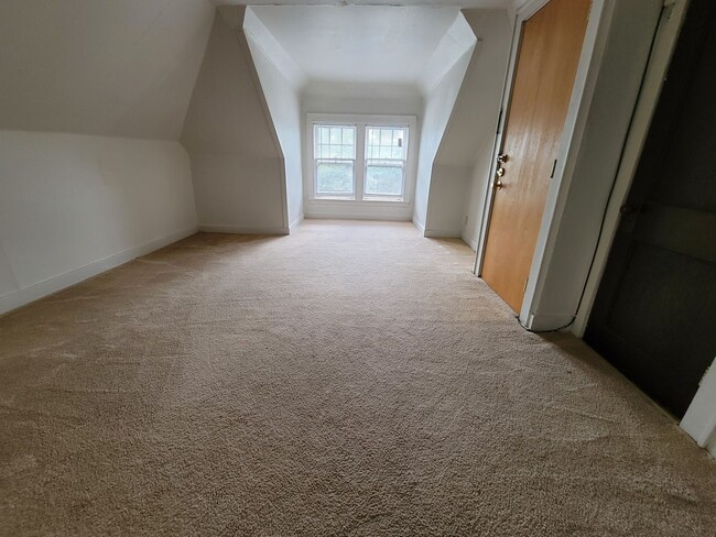 Building Photo - 620-22 Fellows Ave